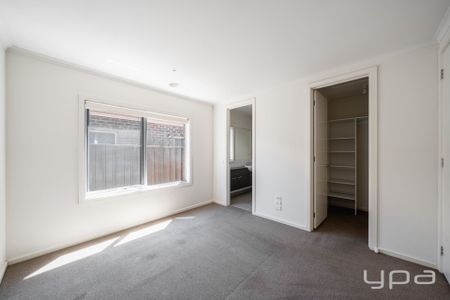 Charming, Convenient Living! - Photo 3