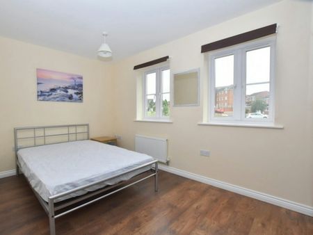 Semi-detached house to rent on - Photo 5