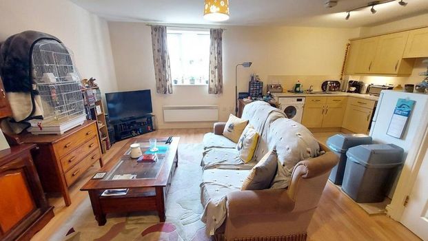 2 bedroom flat to rent - Photo 1