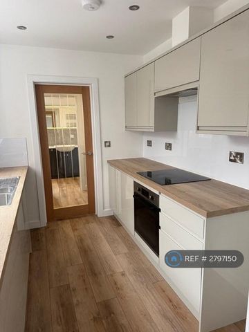 3 bedroom terraced house to rent - Photo 3