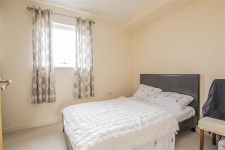 2 bed Flat To Let - Photo 5