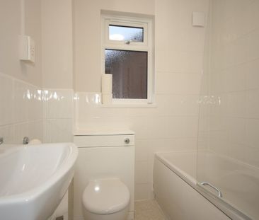 Oriental Road, Woking - Photo 5