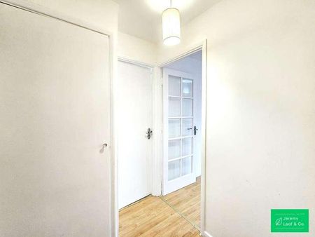 Blackdown Close, N2 - Photo 4