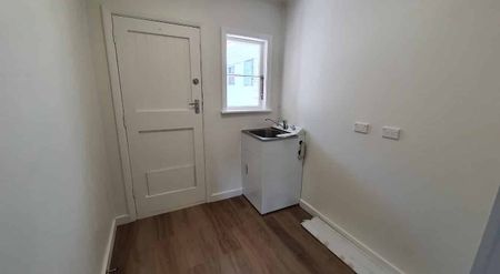 Spacious, Renovated 3 Bedroom Home – Ready to Move - Photo 5