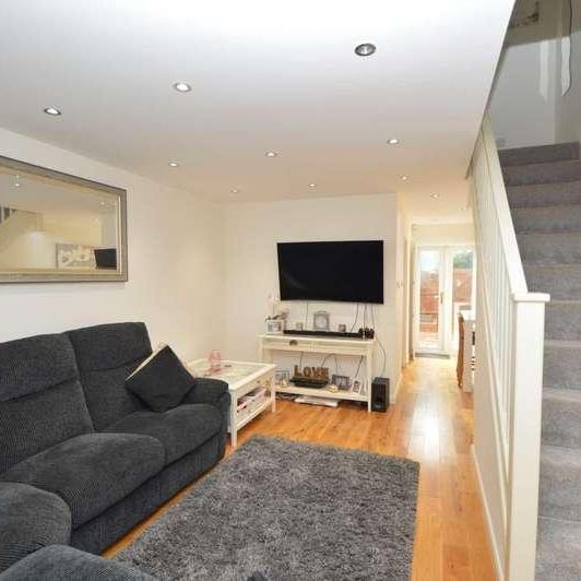 Addlestone, KT15 - Photo 1