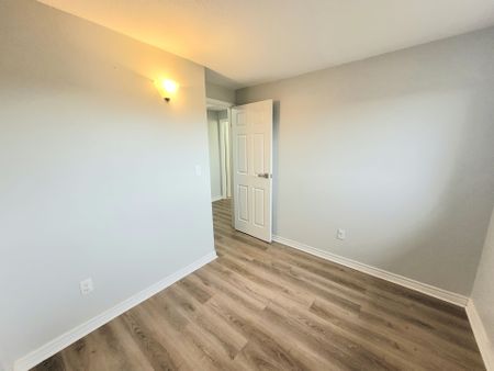 For Lease - 477 Dean Avenue Unit# 18, Oshawa, Ontario - Photo 5