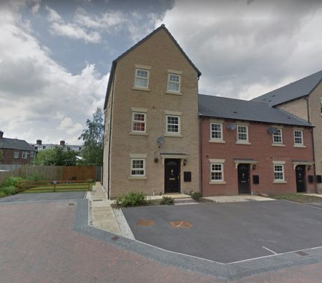 2 bed Town House - To Let - Photo 1