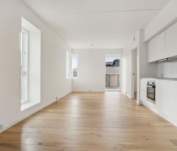 Stor og rummelig 3-værelses lejlighed med god altan og stort badevæ... - Foto 2