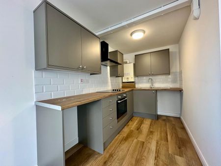 2 bedroom flat to rent - Photo 2