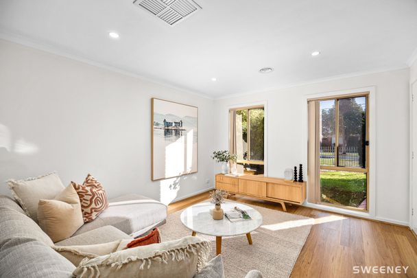 Bright and spacious four bedroom residence in ideal location - Photo 1