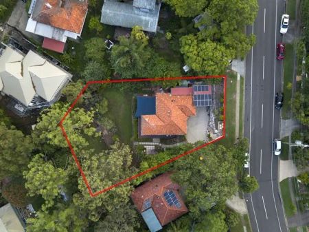 “Stunning five bedroom home in the heart of Holland Park” - Photo 4