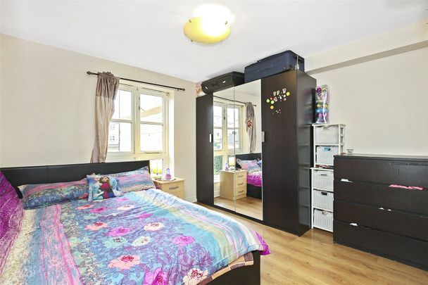 Wheat Sheaf Close, E14 - Photo 1