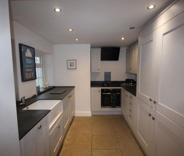 2 bedroom end of terrace house to rent - Photo 5