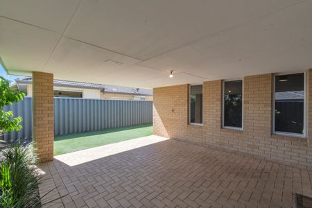Large 4 x 3 Family Home in Shoalwater - Photo 5