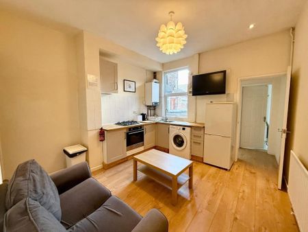 3 bedroom house share to rent - Photo 4
