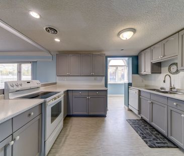 For Lease - 15 Willow Street, Wasaga Beach, Ontario - Photo 4