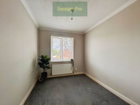 Basingstoke, RG22 - Photo 3