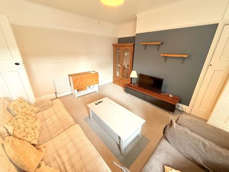 3 bedroom flat to rent - Photo 2