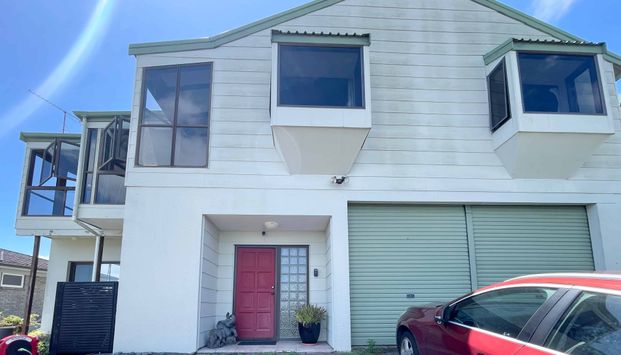 Spacious 5-Bedroom Home for Rent - Photo 1