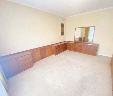 Much-loved, 3 bedrooms house with beautiful gardens for rent - Photo 1