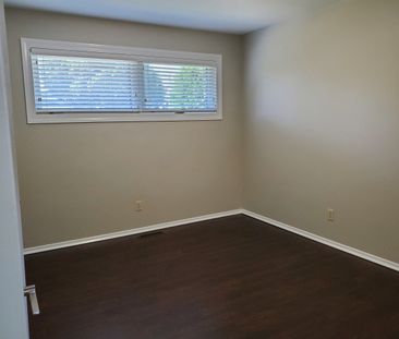 2106 LOUISE AVENUE - Photo 3