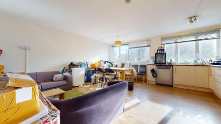 4 bedroom flat to rent - Photo 3