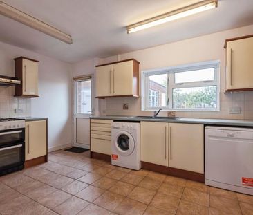 3 bedroom bungalow to rent Periwinkle Lane, Hitchin, Hertfordshire, SG5 - Photo 5