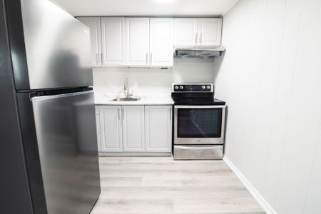 **COZY** 2 Bedroom apartment in Welland!! - Photo 2