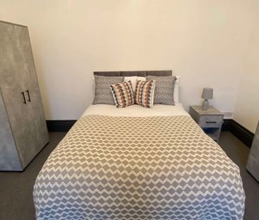 Large Rooms Newly Refurbished 10 Bed HMO St Johns Room 6 - Photo 1