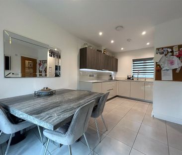 Meadowsweet Lane, Warfield Meadowsweet Lane, Warfield - Photo 2