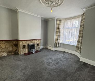 3 bedroom end of terrace house to rent - Photo 2