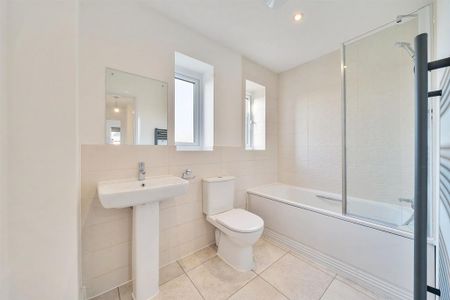 3 bedroom detached house to rent - Photo 4