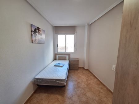 Ref.7282 Apartment with 3 bedrooms in the center of Torrevieja - Photo 2