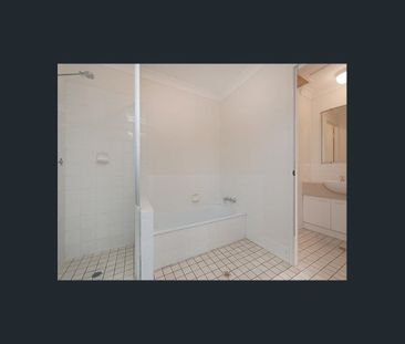 PRIVATE AND SECURE - Photo 6