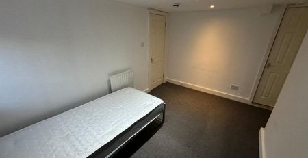 Room 1, Knowle Road, Burley, Leeds, LS4 2PJ - Photo 2