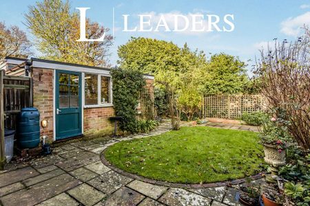 3 bedroom semi-detached house to rent - Photo 4