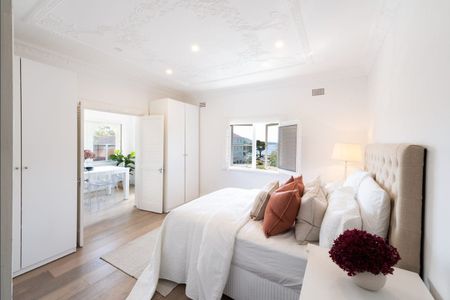 Stunning Art Deco Apartment at Balmoral Beach - Photo 4