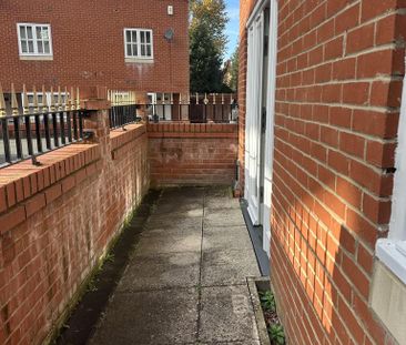 1 bedroom ground floor flat to rent - Photo 3