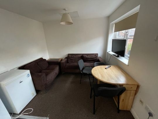 12 Bed Student Accommodation - Photo 1