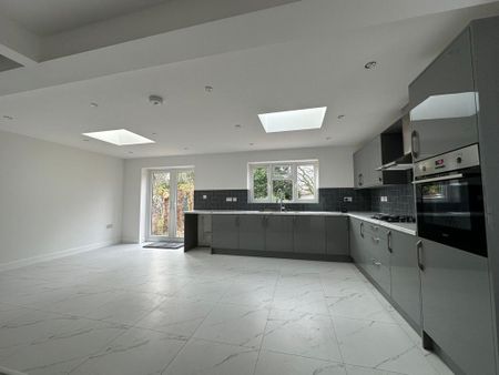 5 bedroom semi-detached house to rent - Photo 4