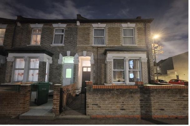 St. Stephen’s Road, London E6 - Photo 1