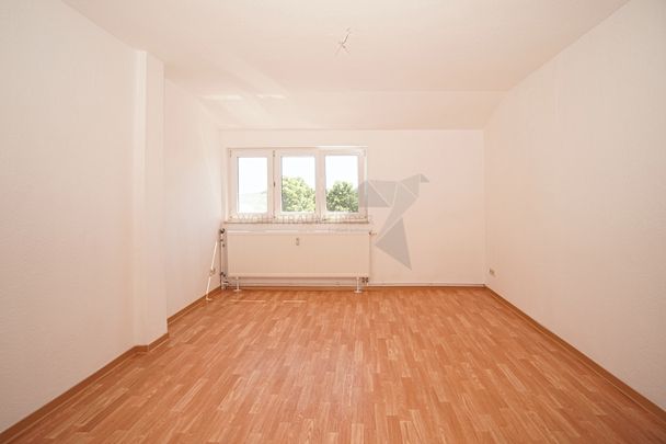 !! Romantische 4 Zimmer DG-Wohnung in C-Ebersdorf direkt im Grünen !! - Photo 1