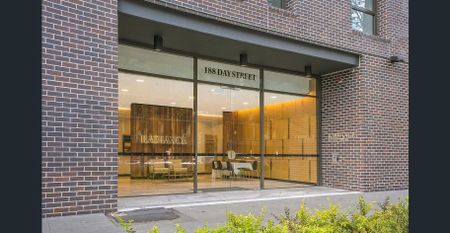 Spacious One Bedroom Plus Study Room in Darling Harbour - Photo 2