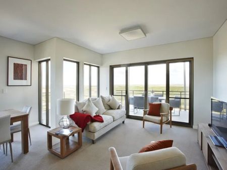 Furnished 2x2 Executive Level Apartment! - Photo 2
