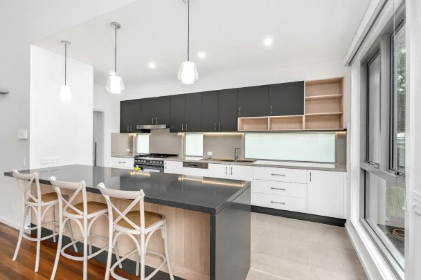 A masterpiece of elegance and class - Photo 1