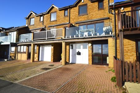 Labrador Drive, Poole, BH15 1UX - Photo 5