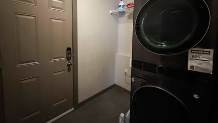 Executive 3+1 Bedroom Home In Springbank Hill . - Photo 4