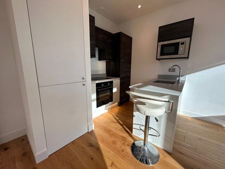 1 bedroom Flat in The Ring, Bracknell - Photo 2