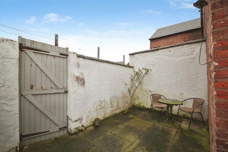 1 bedroom in a house share to rent - Photo 5