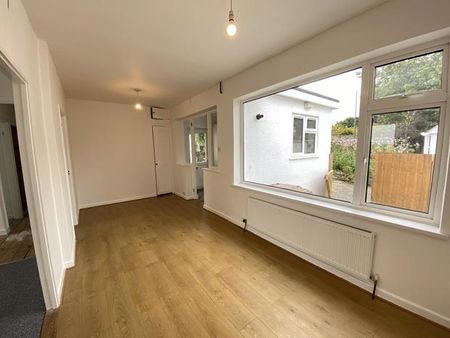 3 bedroom semi-detached bungalow to rent - Photo 2